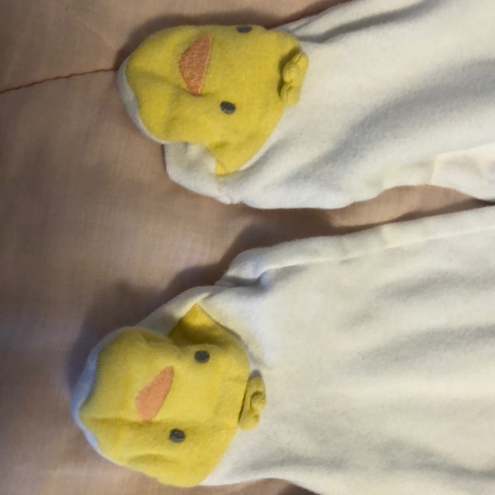 Carter’s quack footsies 🐤🐥🐣